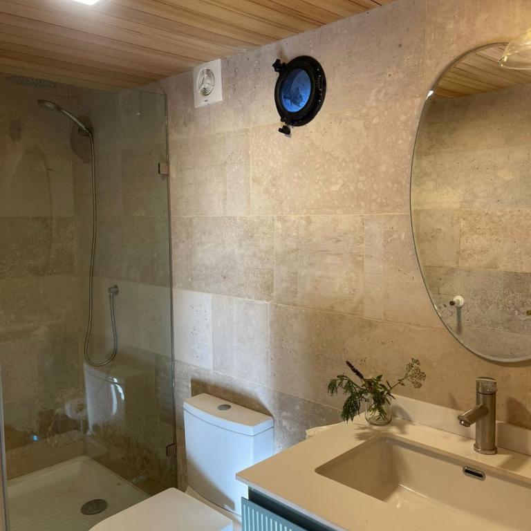 Tiny Under Chalet - One-Bedroom Apartment with Garden View - 3