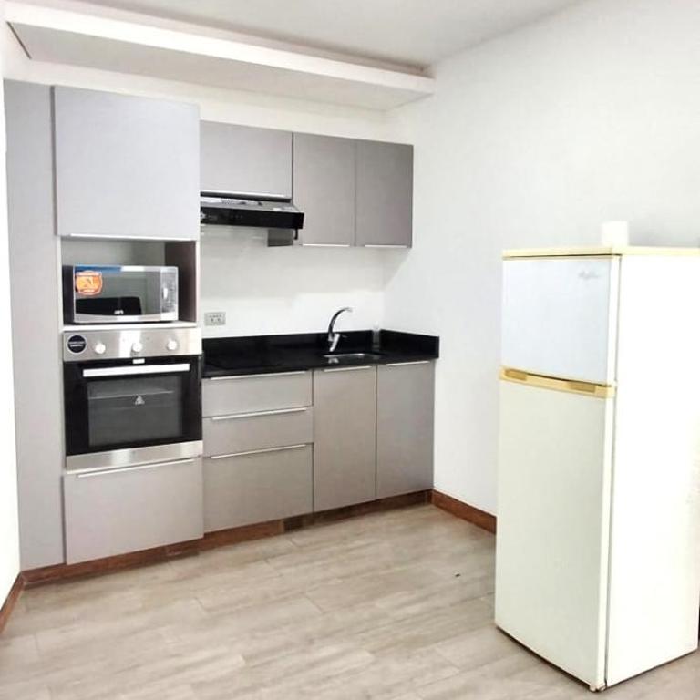 12 AMPLIO MONOAMBIENTE EQUIPADO En el centro de la ciudad - Apartamento de 1 dormitorio - 2