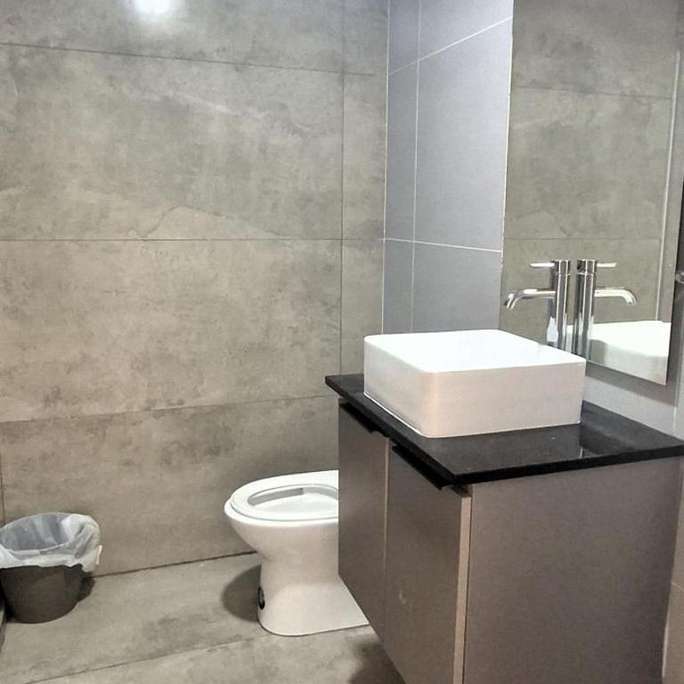12 AMPLIO MONOAMBIENTE EQUIPADO En el centro de la ciudad - Apartamento de 1 dormitorio - 8