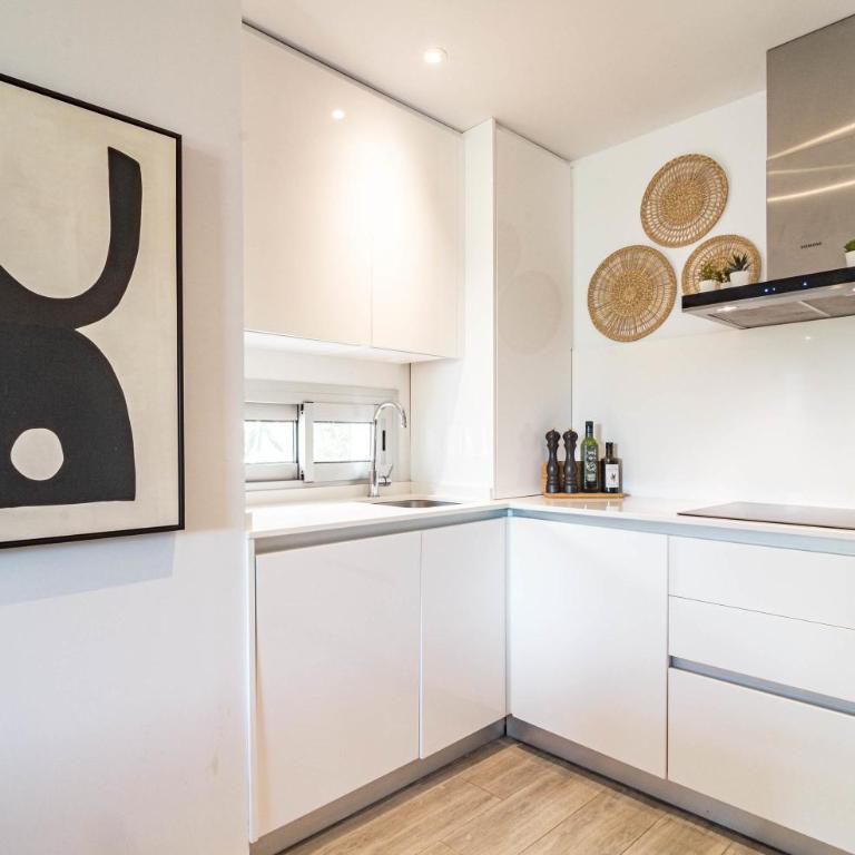 LM10BB- Modern Living with Large Sunny Terrace - Apartamento - 14