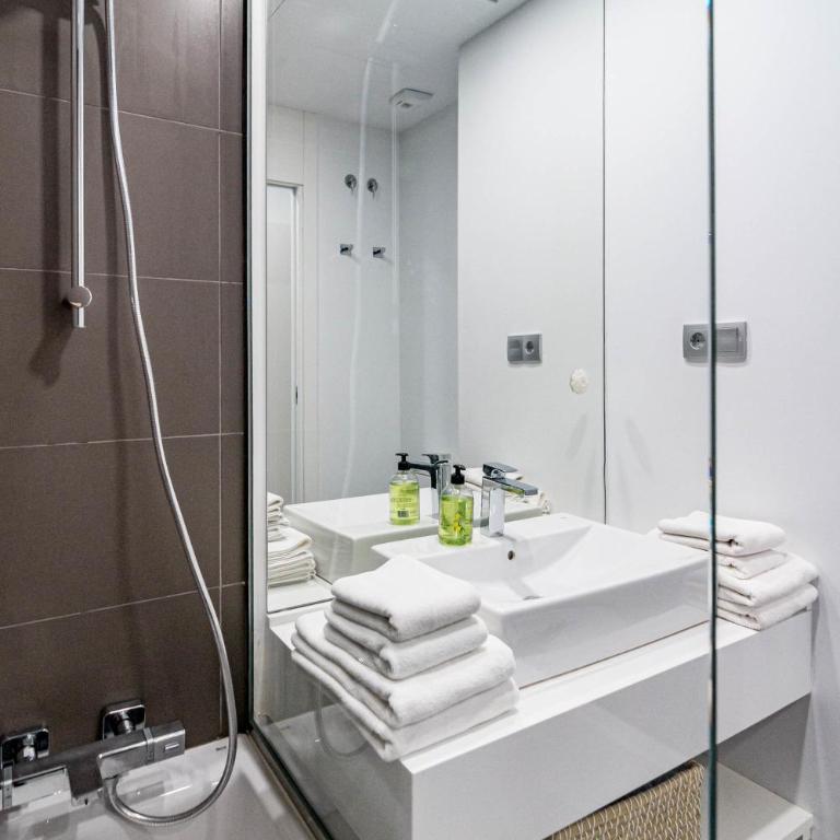 LM10BB- Modern Living with Large Sunny Terrace - Apartamento - 29