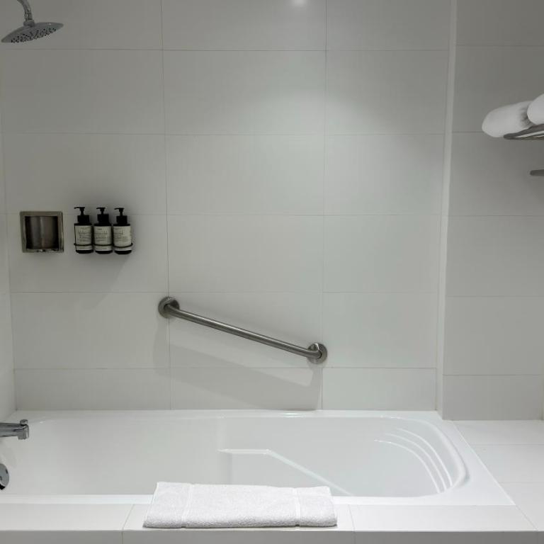 Hotel Estelar La Fontana - Habitación Superior con cama extragrande - 4