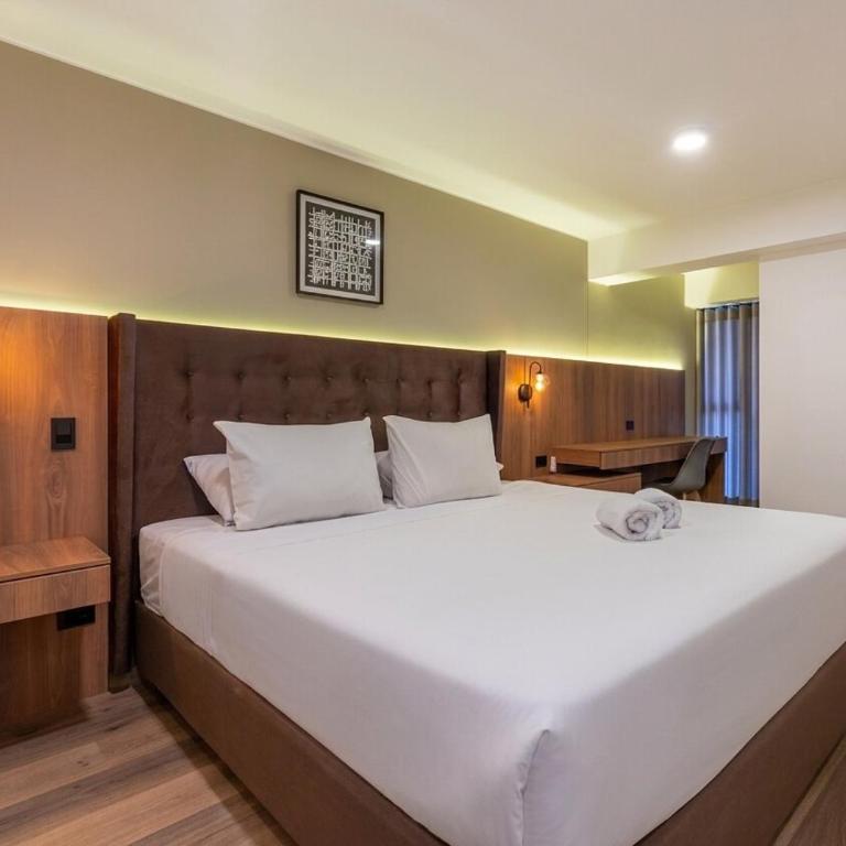 Miraflores Spacious 3BR Near Larcomar by Geko - Three-Bedroom Apartment with View - 6