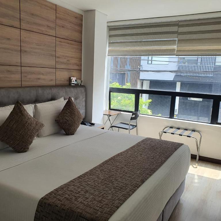 Hotel Bogota Urb - Suite con cama grande - 2