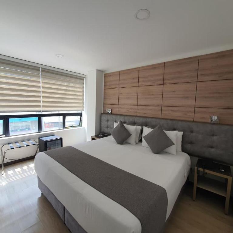 Hotel Bogota Urb - Suite con cama grande - 4