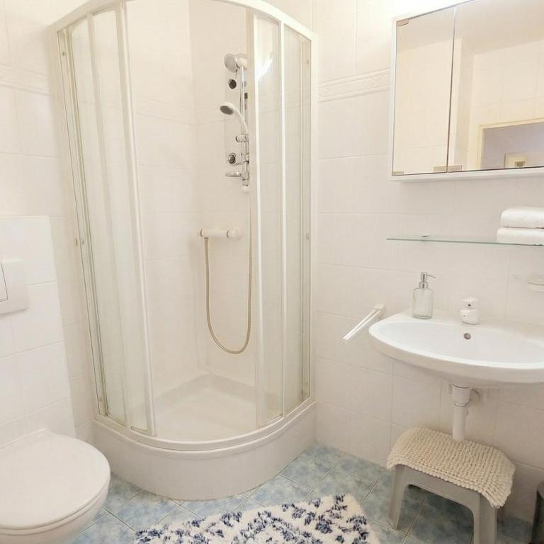 SIMON Haus KMB Seeappartement am Ossiacher See, Hallenbad, Skiarena Gerlitzen - Apartment mit 2 Schlafzimmern und Balkon - 10