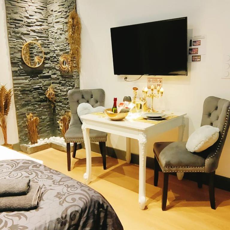 Cocon Romantique Sauna, Balnéo & Mer à 100m - One-Bedroom Apartment - 42