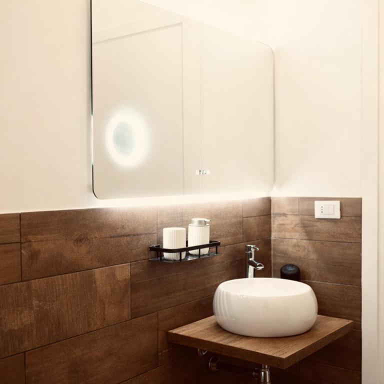 Elene Suites Luxury Boutique - King Room with Spa Bath - 16
