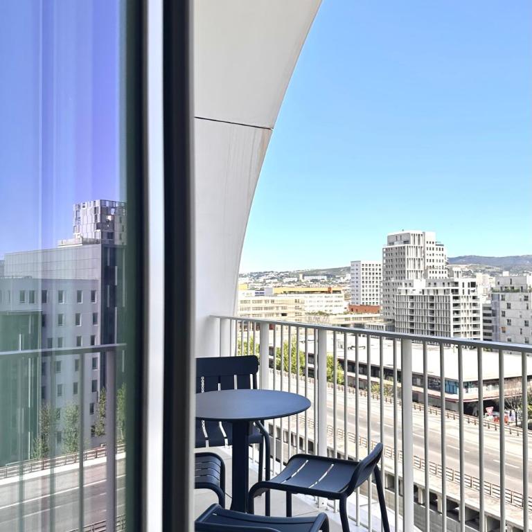 Appart'hôtel Marseille Centre Euromed - Appartement avec Balcon - 5