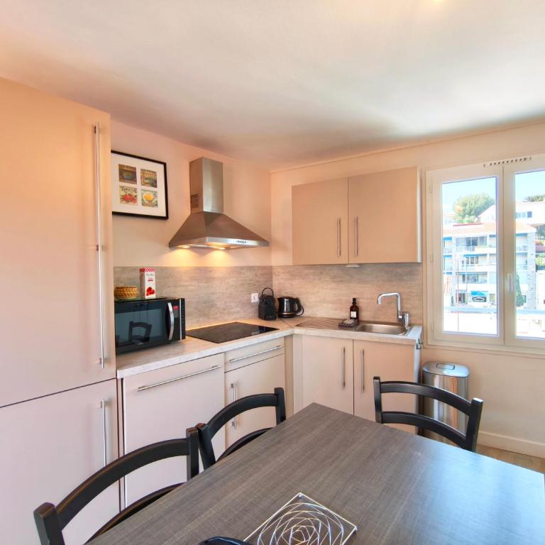 Mistral 3 Élégant duplex 2 chambres avec terrasse et climatisation, à proximité immédiate du port - Two-Bedroom Apartment - 17