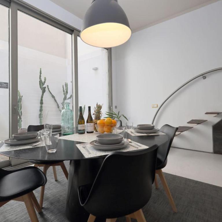 PepeFlats - VLC City House with garage, city ciencias - Three-Bedroom House - 24