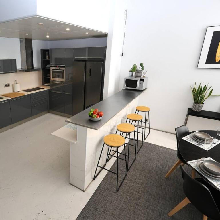 PepeFlats - VLC City House with garage, city ciencias - Three-Bedroom House - 28
