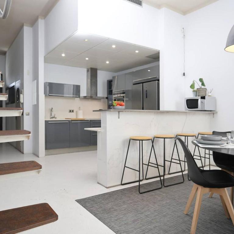 PepeFlats - VLC City House with garage, city ciencias - Three-Bedroom House - 31