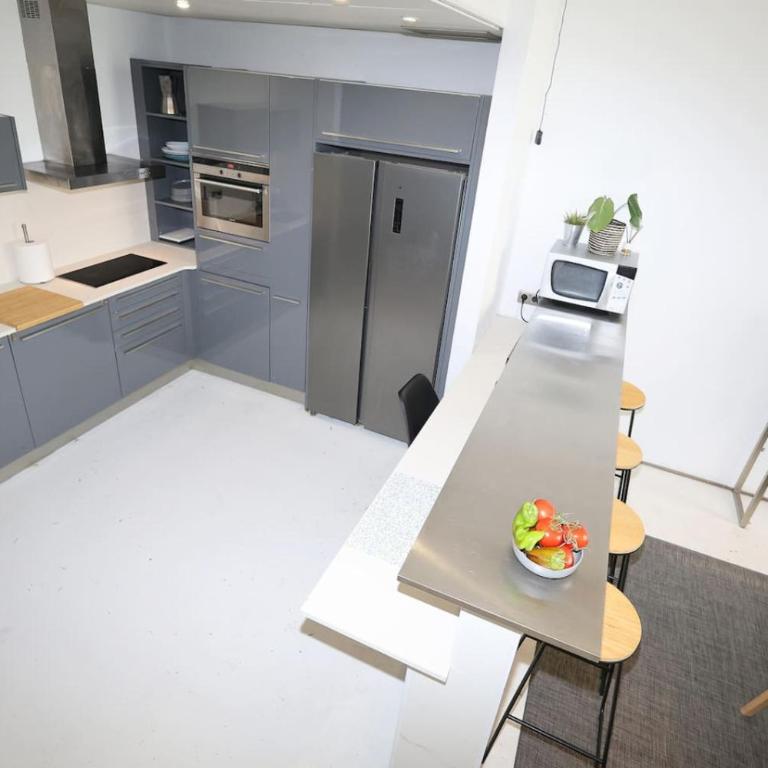 PepeFlats - VLC City House with garage, city ciencias - Three-Bedroom House - 32