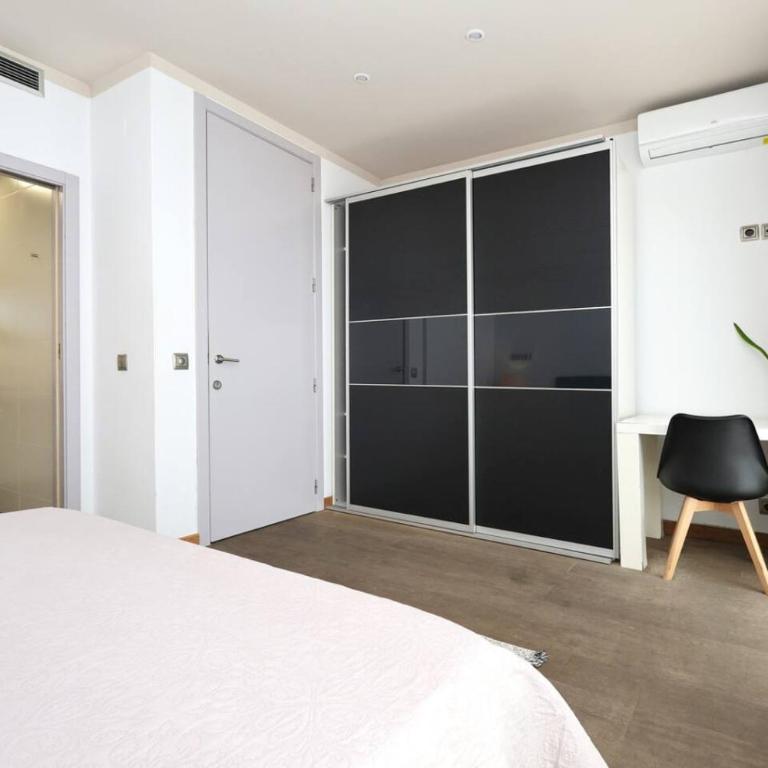 PepeFlats - VLC City House with garage, city ciencias - Three-Bedroom House - 40