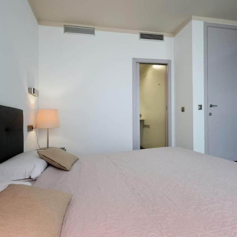PepeFlats - VLC City House with garage, city ciencias - Three-Bedroom House - 42