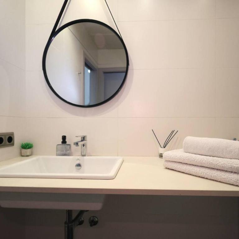 PepeFlats - VLC City House with garage, city ciencias - Three-Bedroom House - 47