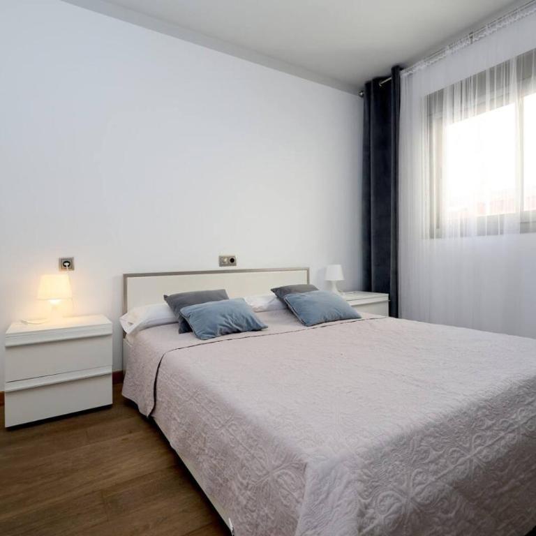PepeFlats - VLC City House with garage, city ciencias - Three-Bedroom House - 55