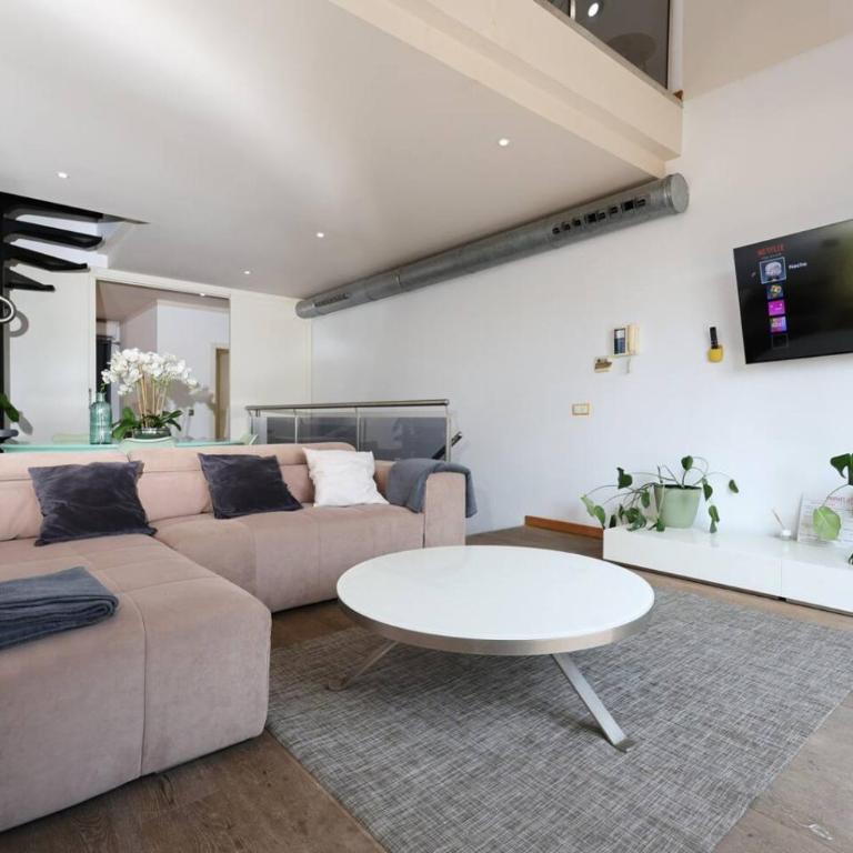 PepeFlats - VLC City House with garage, city ciencias - Three-Bedroom House - 57