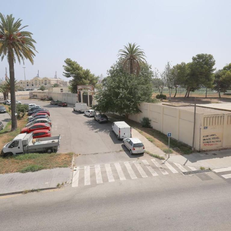 PepeFlats - VLC City House with garage, city ciencias - Three-Bedroom House - 58