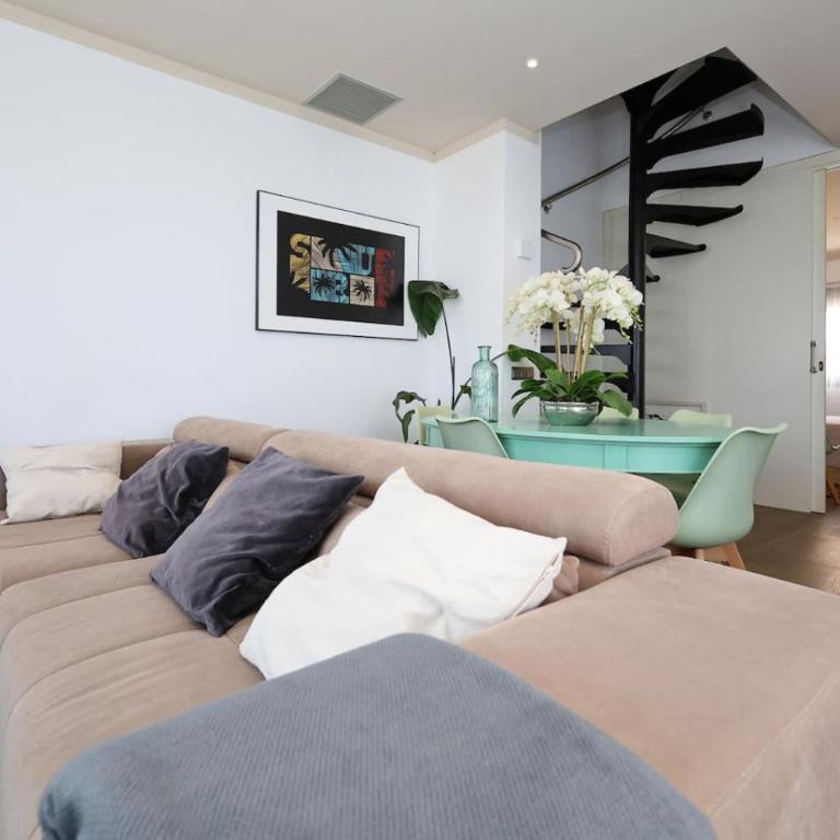 PepeFlats - VLC City House with garage, city ciencias - Three-Bedroom House - 64