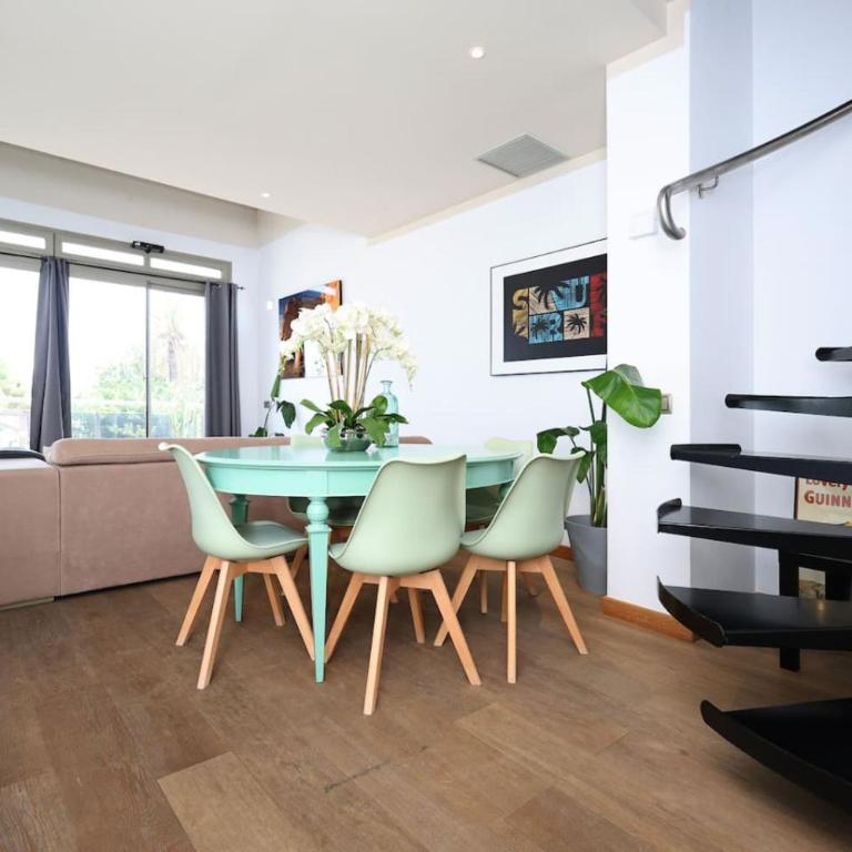 PepeFlats - VLC City House with garage, city ciencias - Three-Bedroom House - 66