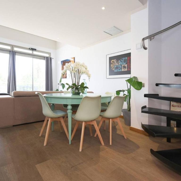 PepeFlats - VLC City House with garage, city ciencias - Three-Bedroom House - 67