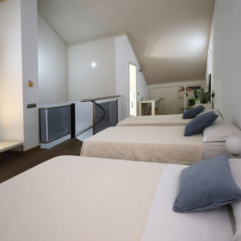 PepeFlats - VLC City House with garage, city ciencias - Three-Bedroom House - 71