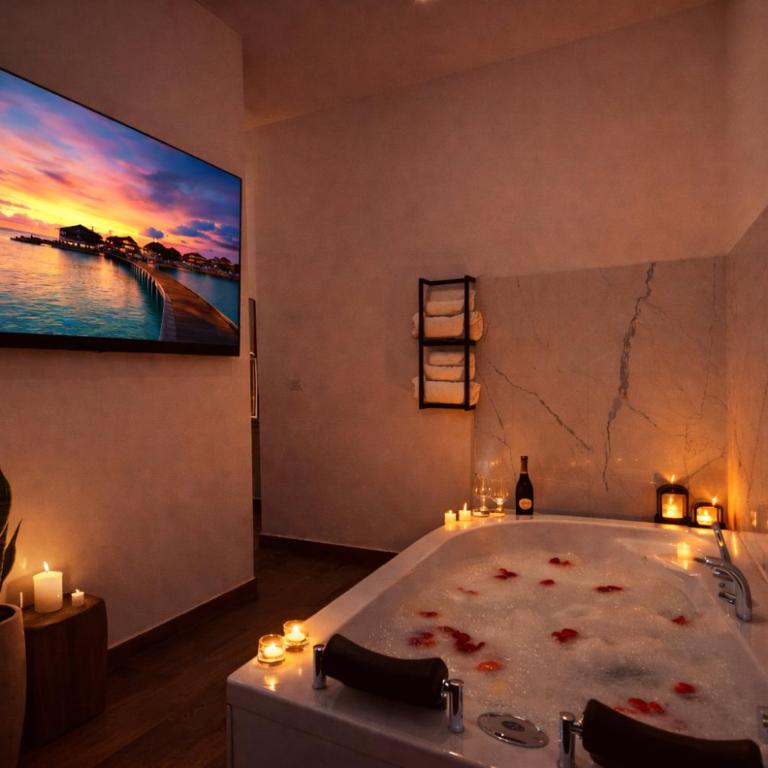 Elene Suites Luxury Boutique - Queen Room with Spa Bath - 1