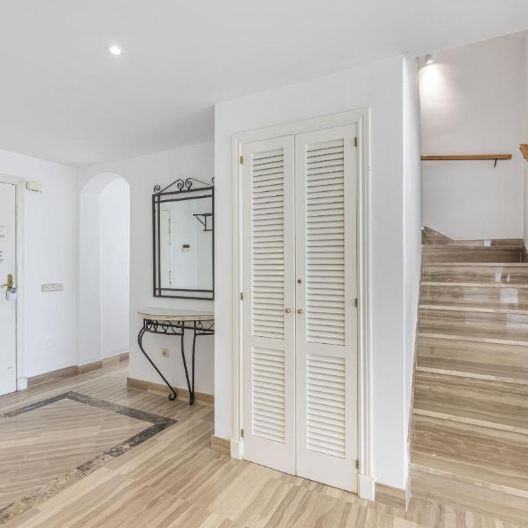 Amazing 4Br Apart. Parking, Pool, Close to the Sea - Apartment - 40