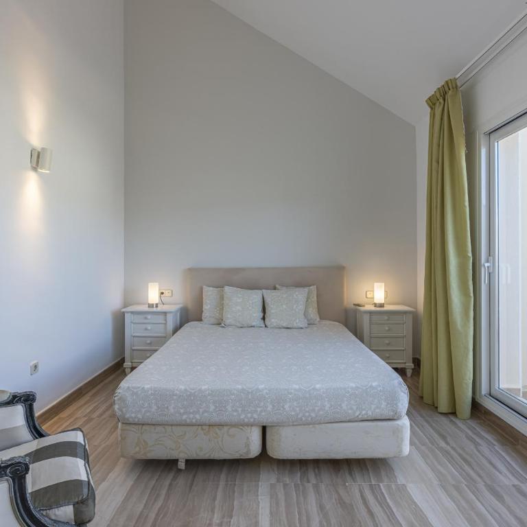 Amazing 4Br Apart. Parking, Pool, Close to the Sea - Apartment - 11