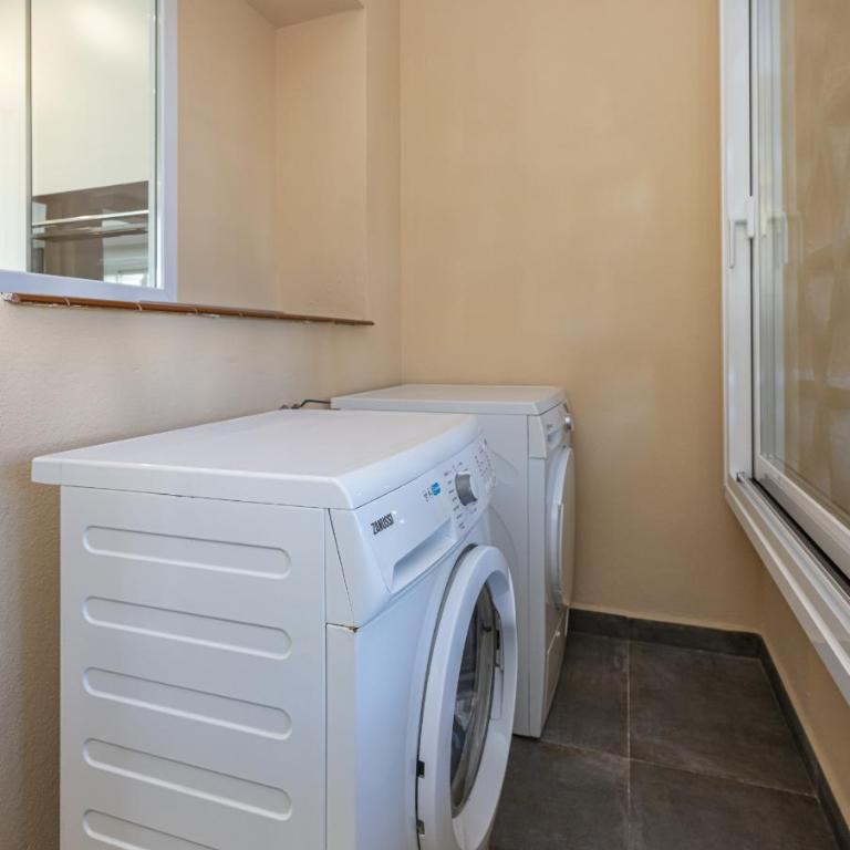 Amazing 4Br Apart. Parking, Pool, Close to the Sea - Apartment - 57