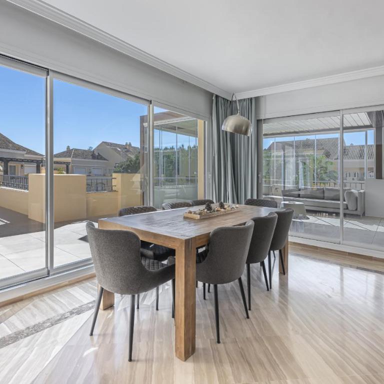 Amazing 4Br Apart. Parking, Pool, Close to the Sea - Apartment - 28
