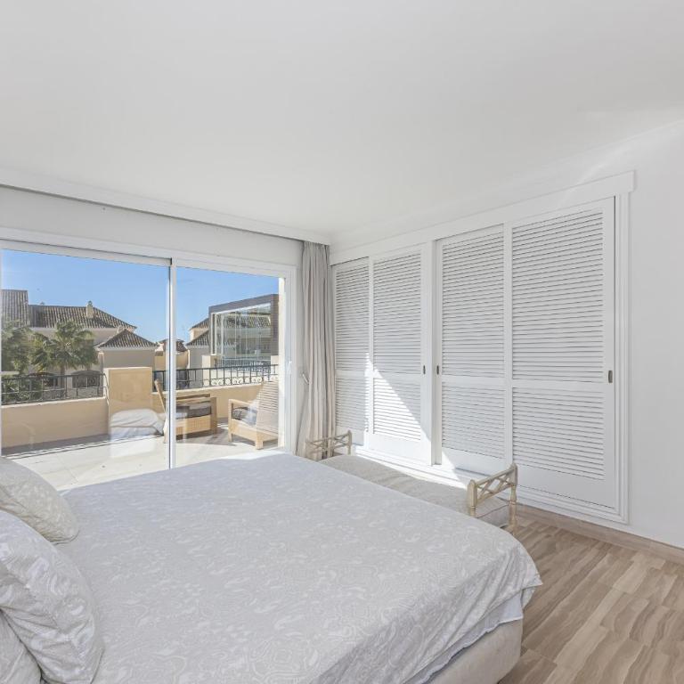 Amazing 4Br Apart. Parking, Pool, Close to the Sea - Apartment - 24
