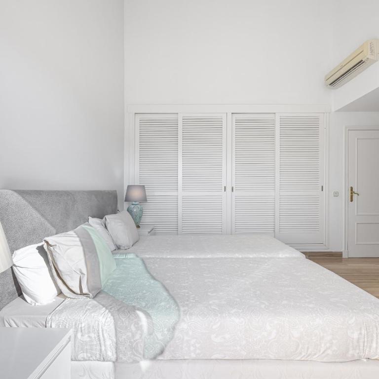 Amazing 4Br Apart. Parking, Pool, Close to the Sea - Apartment - 23
