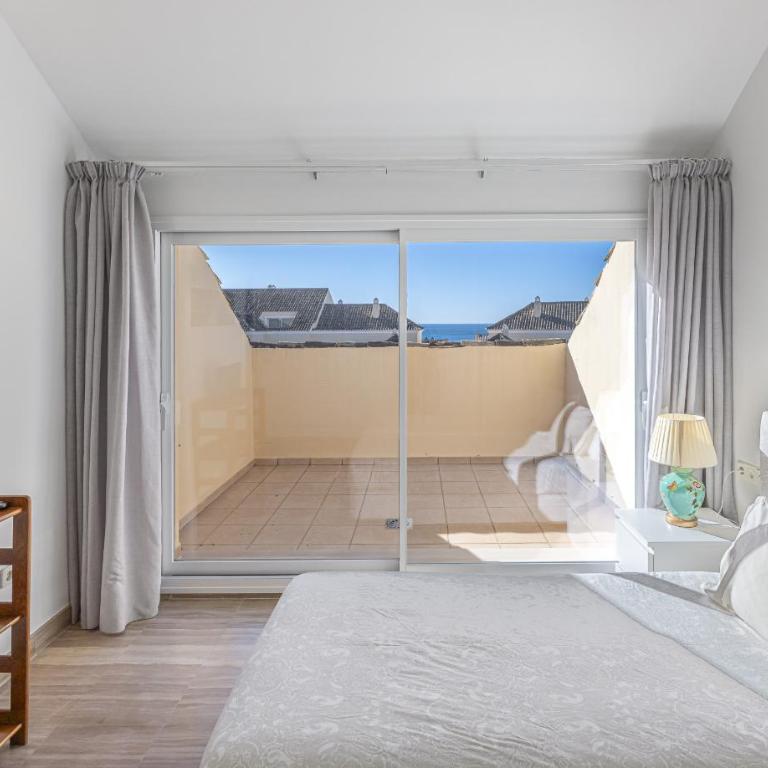 Amazing 4Br Apart. Parking, Pool, Close to the Sea - Apartment - 19