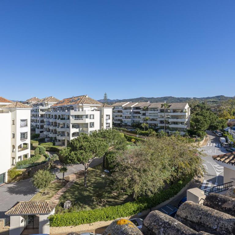 Amazing 4Br Apart. Parking, Pool, Close to the Sea - Apartment - 64