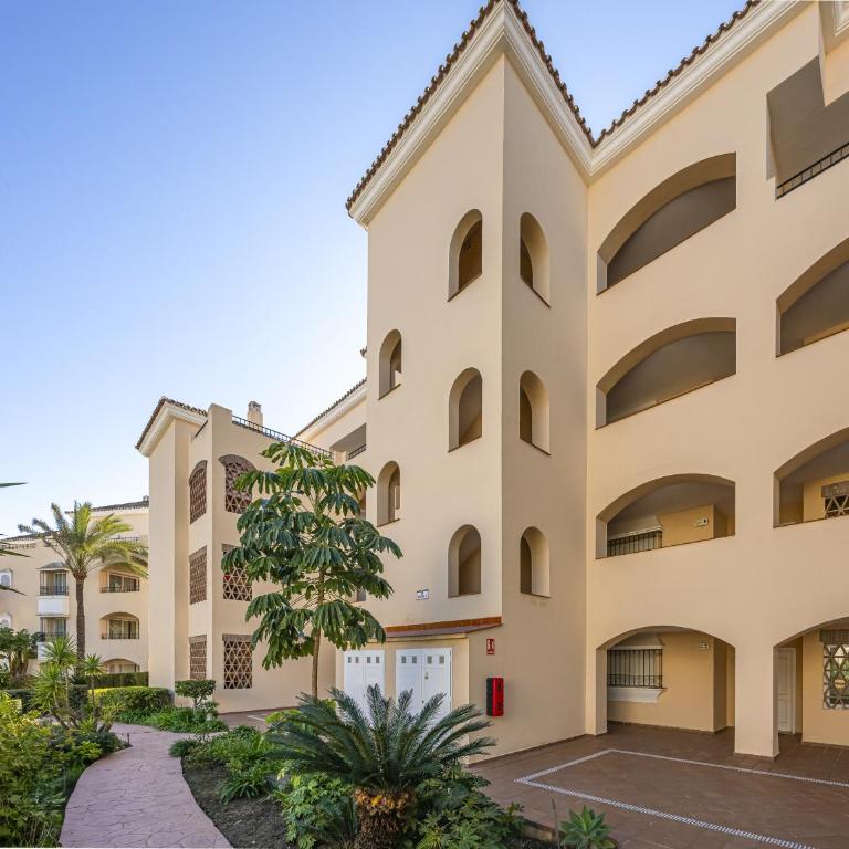 Amazing 4Br Apart. Parking, Pool, Close to the Sea - Apartment - 63