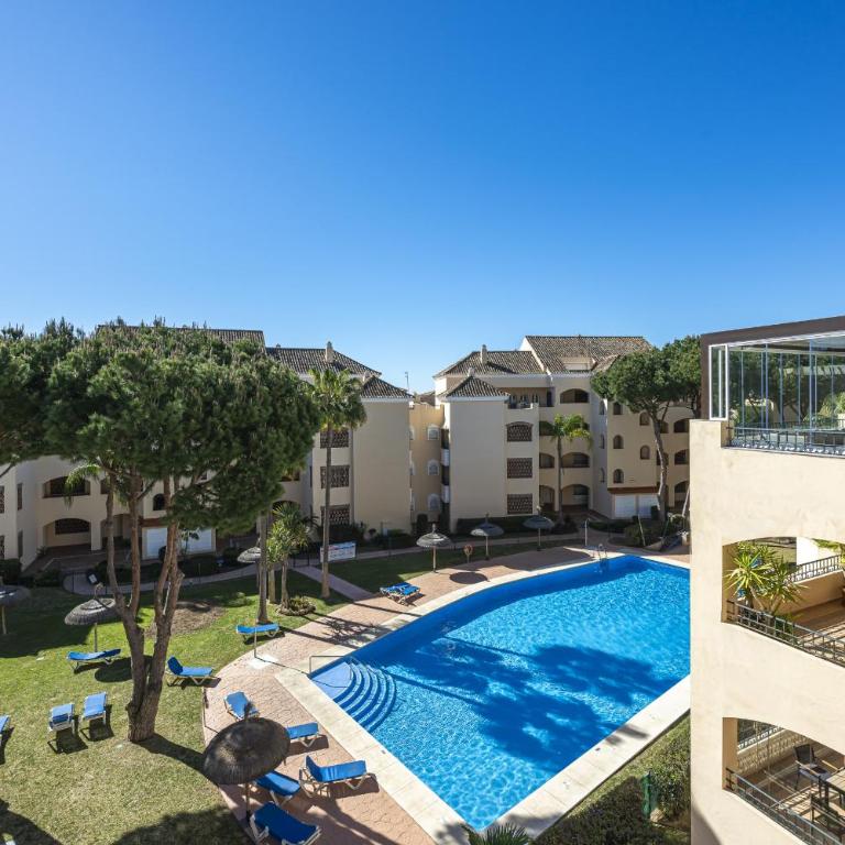 Amazing 4Br Apart. Parking, Pool, Close to the Sea - Apartment - 65