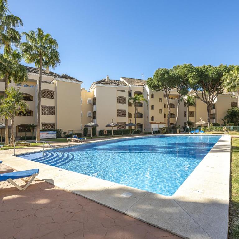 Amazing 4Br Apart. Parking, Pool, Close to the Sea - Apartment - 66