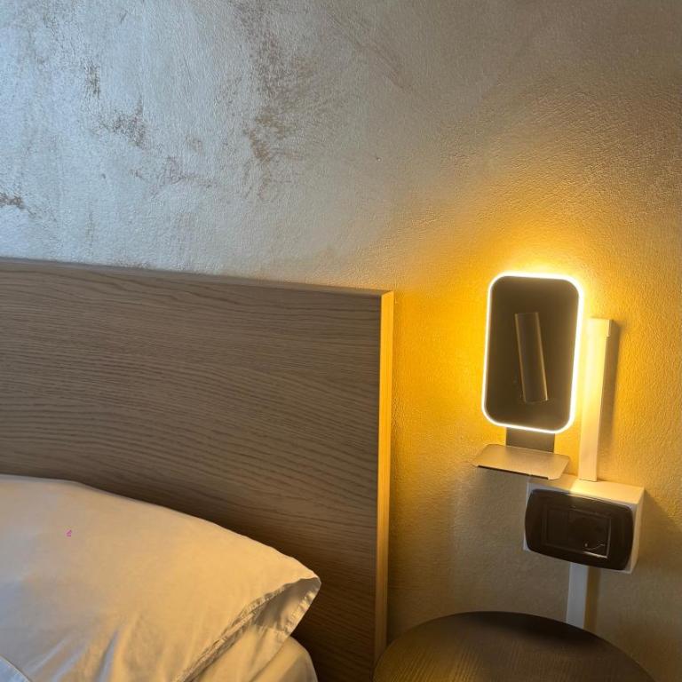 Modena Station - Suite H24 - Camera Familiare con Balcone - 7