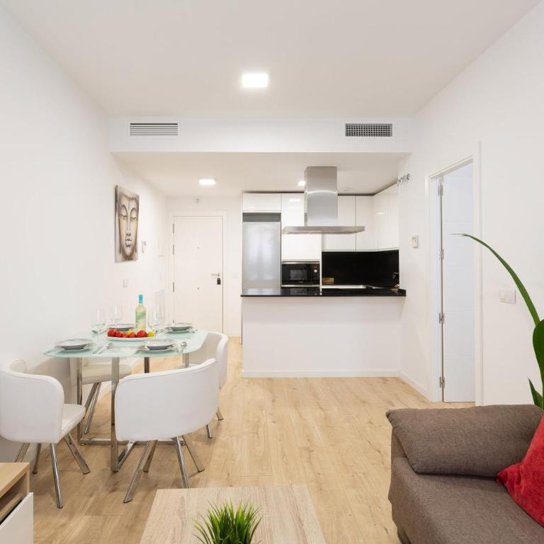 Cosmopolitan Apt Malaga Beach - Apartamento - 24