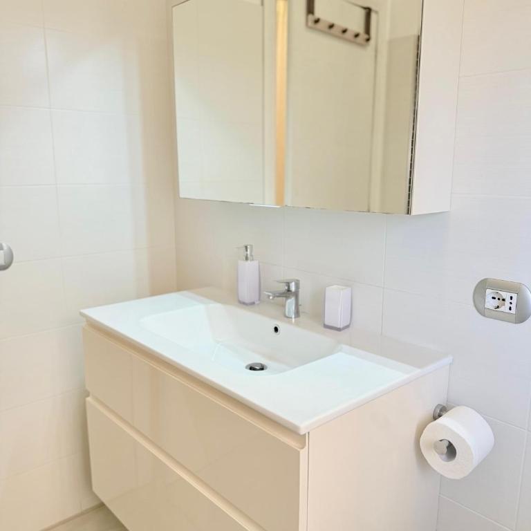 Home with parking near the Airport and beach - Appartamento con 2 Camere da Letto e Balcone - 20
