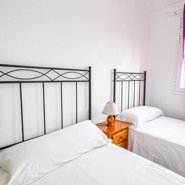 Casa Rous-Riumar 1 - Three-Bedroom House - 11