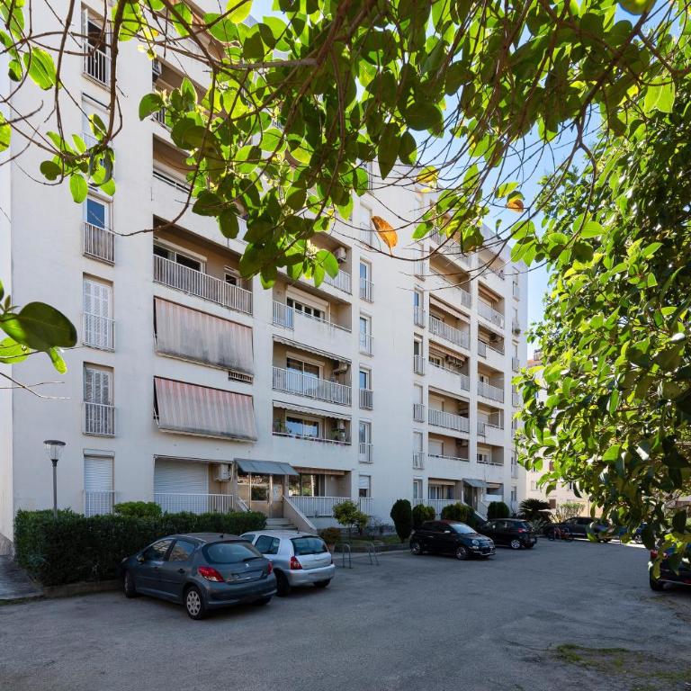 L'Orangerie - Terrasse avec vue sur la montagne - Apartment - 11