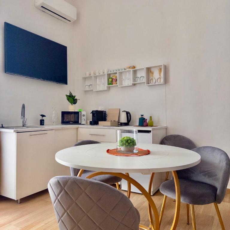 Onny's Palace - Apartment with View and Balcony - 10
