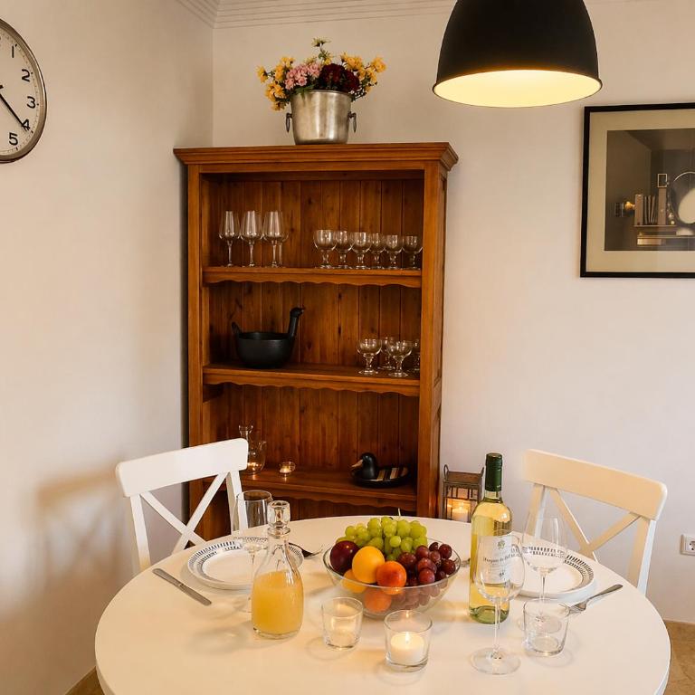Benalmadena Spacious Apartment with Private Garden Pool and BBQ - Magnolia Properties - Apartamento Superior con balcón - 11