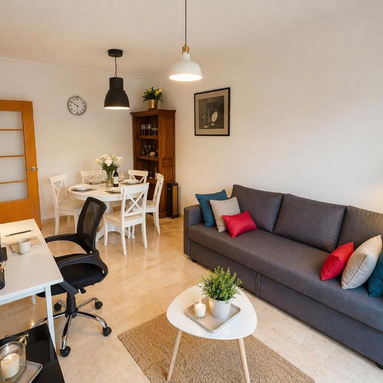 Benalmadena Spacious Apartment with Private Garden Pool and BBQ - Magnolia Properties - Apartamento Superior con balcón - 13