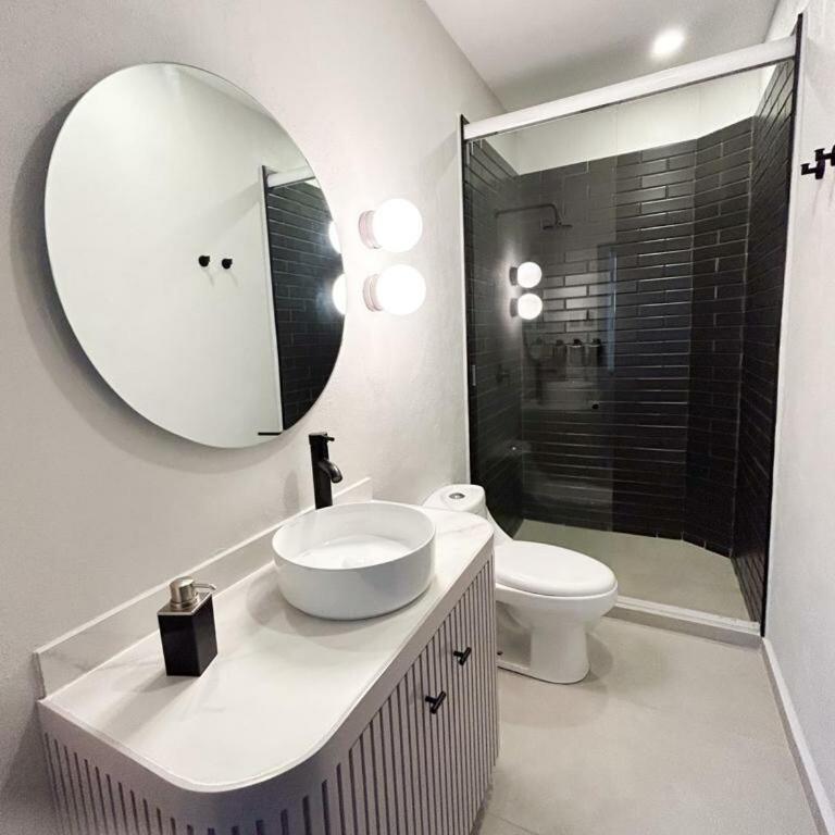 Art Deco Condesa II Stylish and Quiet w Rooftop - Five-Bedroom House - 32
