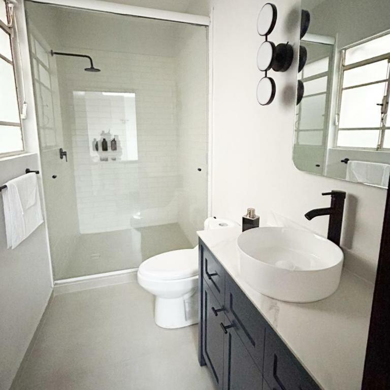 Art Deco Condesa II Stylish and Quiet w Rooftop - Five-Bedroom House - 38
